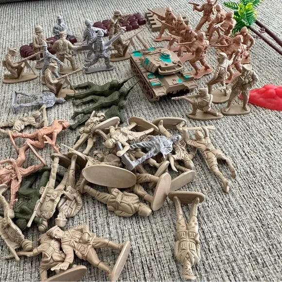 Toy Army Soldier Set with Tank - Multicolor - Picture 2 of 5